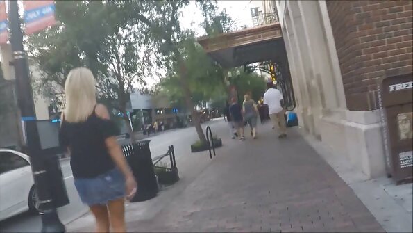Un gros mec baise Annie film x francais amateur gratuit red avec un baiser.