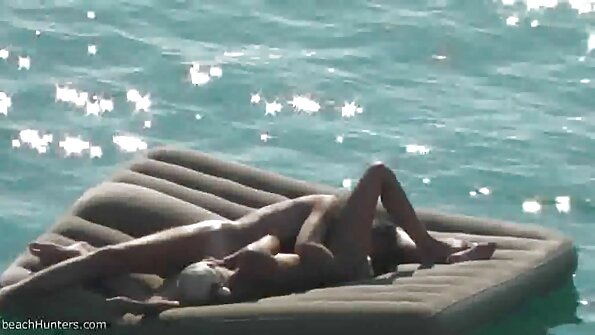 Christi film porno français amateurs Klenot aux cheveux noirs satisfaite dans les bois